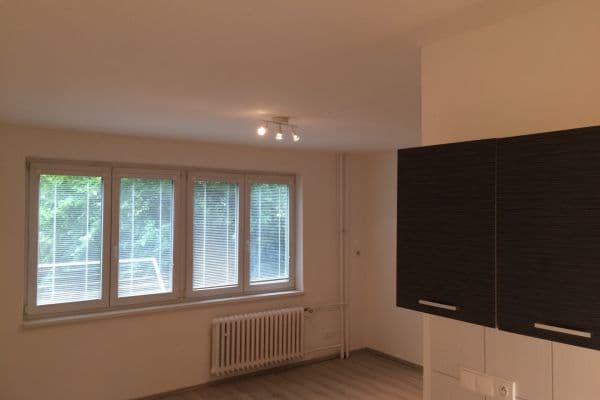 Prodej bytu 3+kk 56 m², Svojšovická, Praha Prodej bytu 3+kk 56 m², Svojšovická, Praha