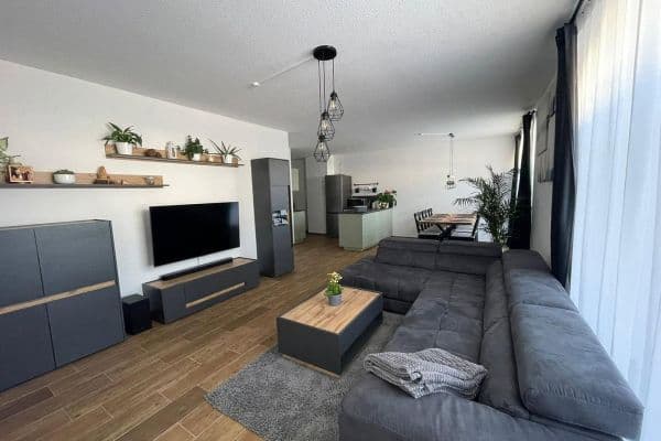 Pronájem bytu 3+1 92 m², Zwickauer Str. 481, Chemnitz, Sasko Pronájem bytu 3+1 92 m², Zwickauer Str. 481, Chemnitz, Sasko