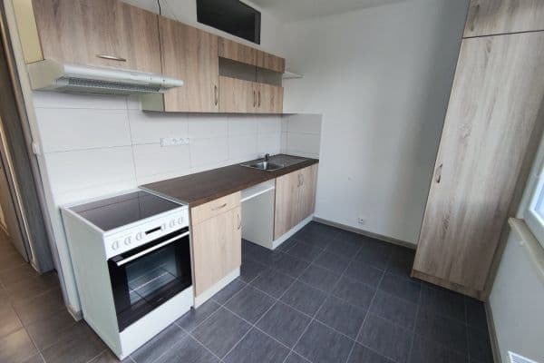 Pronájem bytu 3+1 66 m², Gen. Govorova, Smiřice Pronájem bytu 3+1 66 m², Gen. Govorova, Smiřice