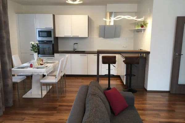 Pronájem bytu 2+kk 62 m², Nekvasilova, Praha Pronájem bytu 2+kk 62 m², Nekvasilova, Praha
