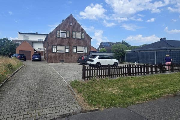 Prodej domu 168 m², pozemek 497 m², Hochstr. 78, Brüggen Prodej domu 168 m², pozemek 497 m², Hochstr. 78, Brüggen