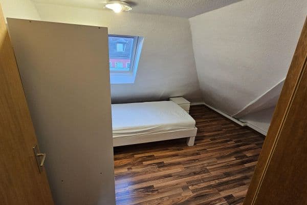 Pronájem bytu 4+1 93 m², Mülheimer Straße 76, Essen Pronájem bytu 4+1 93 m², Mülheimer Straße 76, Essen