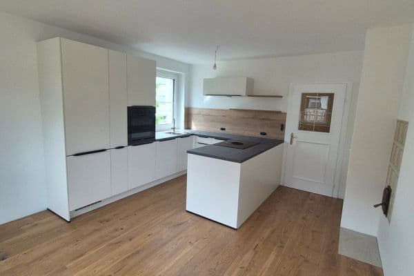 Pronájem bytu 2+1 90 m², Bahnhofstraße 6, Seekirchen am Wallersee Pronájem bytu 2+1 90 m², Bahnhofstraße 6, Seekirchen am Wallersee