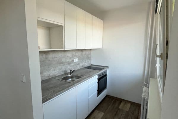 Pronájem bytu 1+1 38 m², Jižní, Semily Pronájem bytu 1+1 38 m², Jižní, Semily