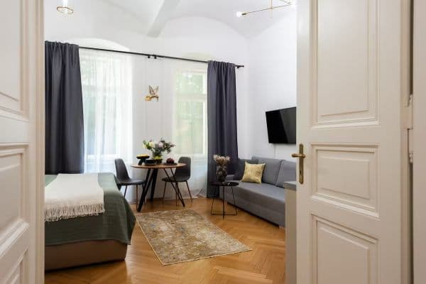 Pronájem bytu 1+kk 37 m², Všehrdova, Praha Pronájem bytu 1+kk 37 m², Všehrdova, Praha