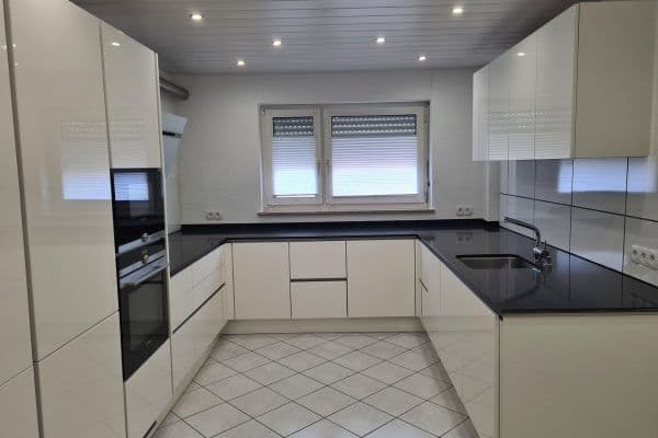 Pronájem bytu 4+1 115 m², Fellbach Pronájem bytu 4+1 115 m², Fellbach