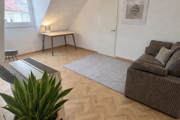 Pronájem bytu 2+1 41 m², Stuttgart Pronájem bytu 2+1 41 m², Stuttgart