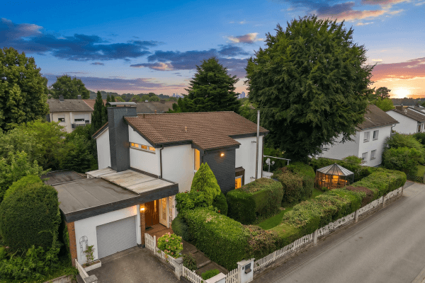 Prodej domu 167 m², pozemek 611 m², Schwalbach am Taunus Prodej domu 167 m², pozemek 611 m², Schwalbach am Taunus