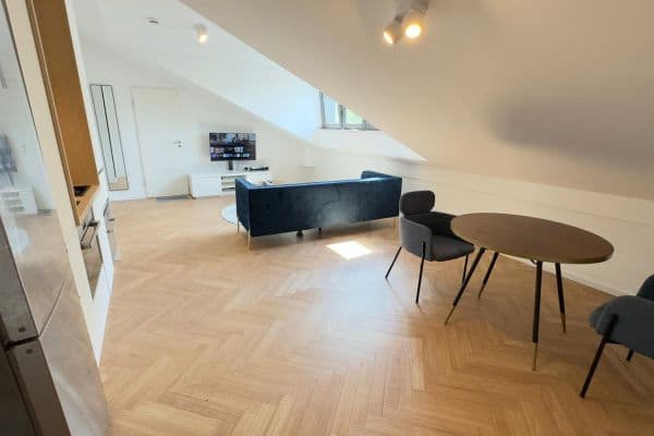 Pronájem bytu 2+1 40 m², Stümpflingstraße 5, München, Bavorsko Pronájem bytu 2+1 40 m², Stümpflingstraße 5, München, Bavorsko