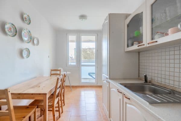 Pronájem bytu 3+1 70 m², V Jezírkách, Praha Pronájem bytu 3+1 70 m², V Jezírkách, Praha