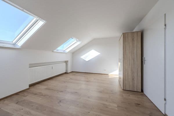 Pronájem bytu 2+1 46 m², Dürrenstraße 9 (bald leerstehend), Oberstenfeld Pronájem bytu 2+1 46 m², Dürrenstraße 9 (bald leerstehend), Oberstenfeld