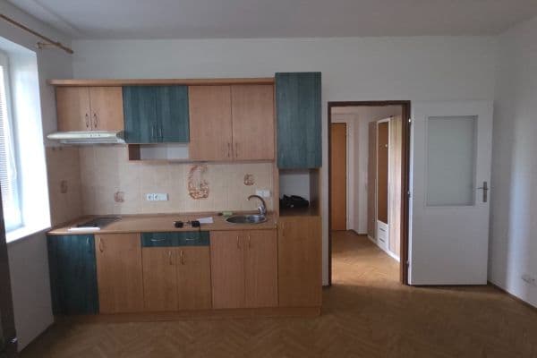 Pronájem bytu 1+kk 31 m², Zborovská, Hradec Králové Pronájem bytu 1+kk 31 m², Zborovská, Hradec Králové