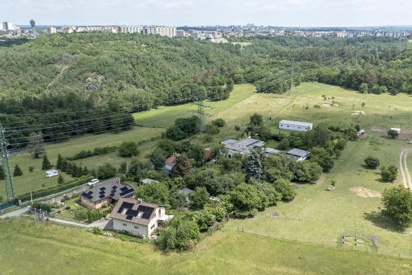 Prodej pozemku 890 m², Do Lipin, Praha Prodej pozemku 890 m², Do Lipin, Praha