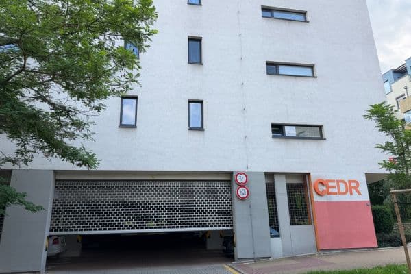 Pronájem garáže 13 m², Makedonská, Praha Pronájem garáže 13 m², Makedonská, Praha