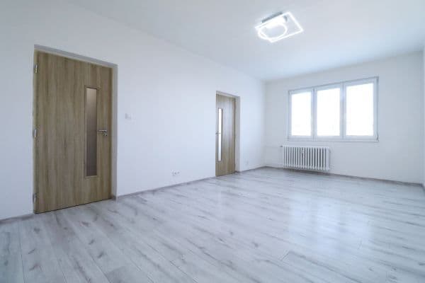 Pronájem bytu 2+1 58 m², Wednesbury, Kladno Pronájem bytu 2+1 58 m², Wednesbury, Kladno