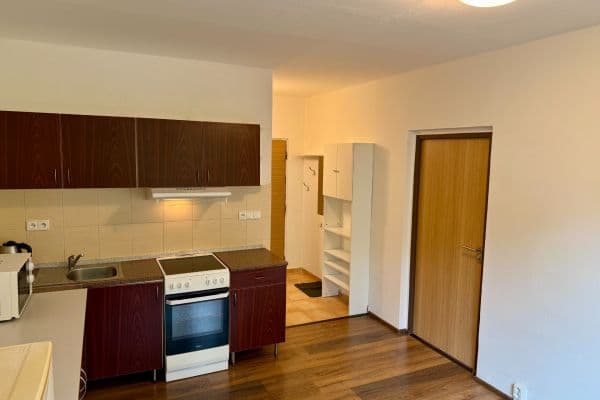 Pronájem bytu 1+1 38 m², Závodu míru, Karlovy Vary Pronájem bytu 1+1 38 m², Závodu míru, Karlovy Vary
