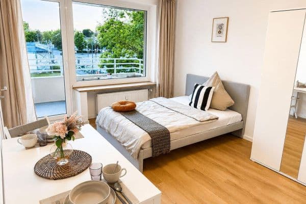 Pronájem bytu 1+1 34 m², Königswieser Straße 1, München, Bavorsko Pronájem bytu 1+1 34 m², Königswieser Straße 1, München, Bavorsko