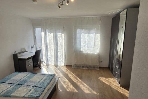 Pronájem bytu 1+1 28 m², Lange Straße 74, Fürth Pronájem bytu 1+1 28 m², Lange Straße 74, Fürth