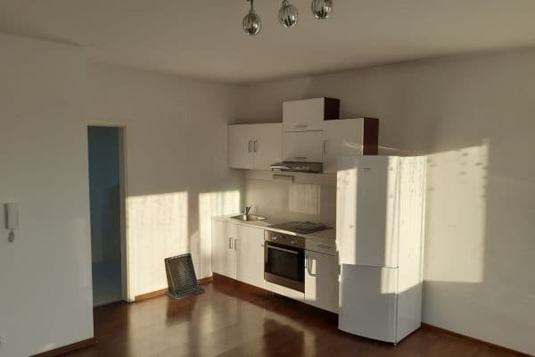 Pronájem bytu 1+kk 34 m², Návětrná, Jesenice Pronájem bytu 1+kk 34 m², Návětrná, Jesenice