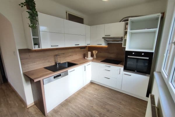Prodej bytu 3+1 65 m², Na Nábřeží, Lomnice nad Lužnicí Prodej bytu 3+1 65 m², Na Nábřeží, Lomnice nad Lužnicí