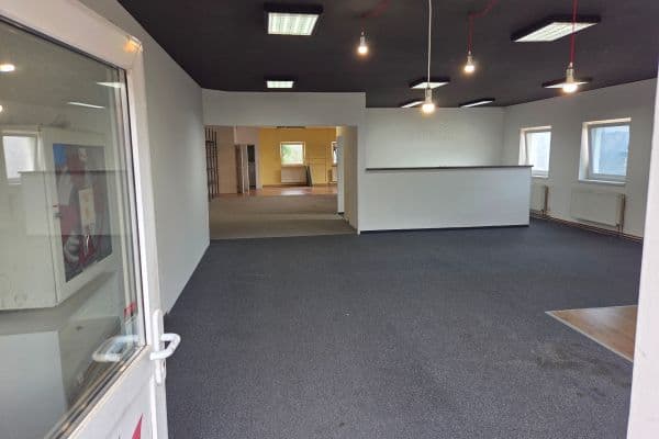 Pronájem nebytového prostoru 186 m², K Žižkovu, Praha Pronájem nebytového prostoru 186 m², K Žižkovu, Praha