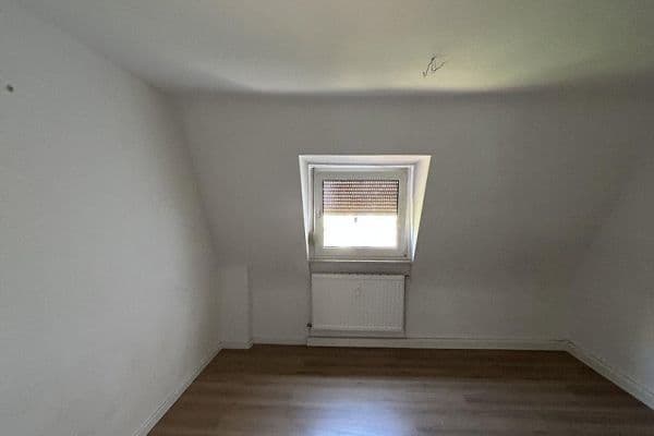 Pronájem bytu 4+1 95 m², Rheingönheimerstr.46, Ludwigshafen Pronájem bytu 4+1 95 m², Rheingönheimerstr.46, Ludwigshafen