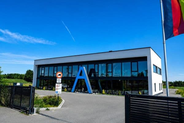 Prodej nebytového prostoru 8.380 m², Stuttgarterstraße 39, Roßtal Prodej nebytového prostoru 8.380 m², Stuttgarterstraße 39, Roßtal
