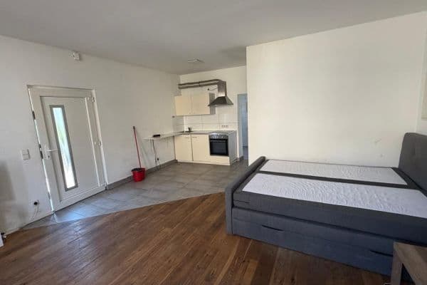 Pronájem bytu 1+1 30 m², Stuttgart, Bádensko-Württembersko Pronájem bytu 1+1 30 m², Stuttgart, Bádensko-Württembersko