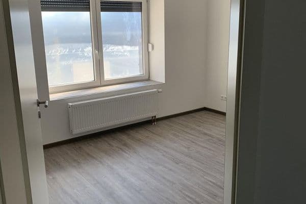 Pronájem bytu 3+1 82 m², Schöneckerstr 27, Gondershausen Pronájem bytu 3+1 82 m², Schöneckerstr 27, Gondershausen
