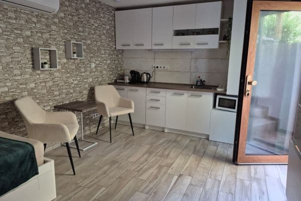 Pronájem kanceláře 25 m², Kostelecká, Praha Pronájem kanceláře 25 m², Kostelecká, Praha