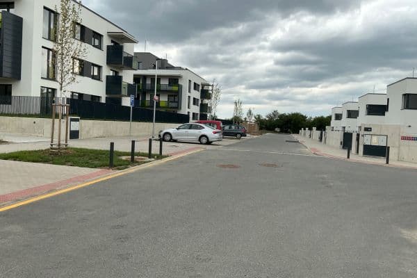 Pronájem bytu 1+kk 35 m², Nebřenická, Praha Pronájem bytu 1+kk 35 m², Nebřenická, Praha