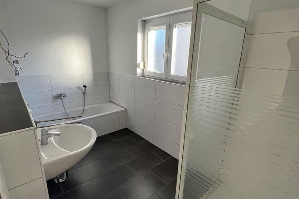 Pronájem bytu 2+1 82 m², Mühlhausener Straße 49, Östringe Pronájem bytu 2+1 82 m², Mühlhausener Straße 49, Östringe