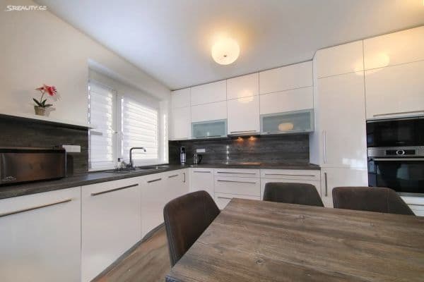 Pronájem bytu 2+kk 69 m², Na Výhledech, Plzeň Pronájem bytu 2+kk 69 m², Na Výhledech, Plzeň