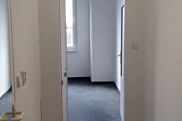 Pronájem bytu 1+kk 21 m², Trnovská, Pardubice, Pardubický kraj Pronájem bytu 1+kk 21 m², Trnovská, Pardubice, Pardubický kraj