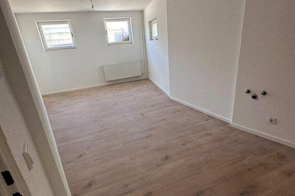 Pronájem bytu 2+1 35 m², Naheweinstrasse 66, Laubenheim Pronájem bytu 2+1 35 m², Naheweinstrasse 66, Laubenheim