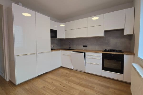 Pronájem bytu 2+1 72 m², náměstí Hrdinů, Praha Pronájem bytu 2+1 72 m², náměstí Hrdinů, Praha