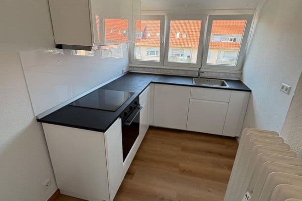 Pronájem bytu 3+1 70 m², Bronnäcker 16, Stuttgart Pronájem bytu 3+1 70 m², Bronnäcker 16, Stuttgart