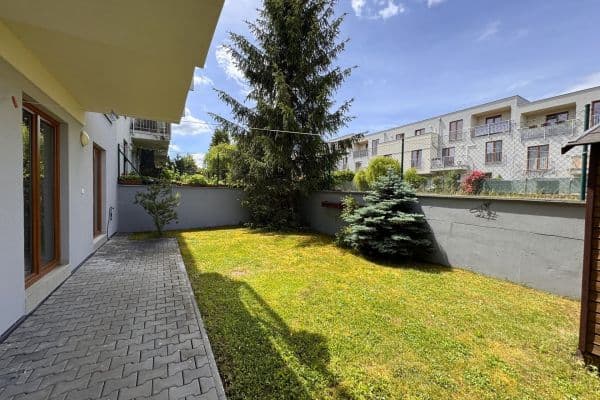 Pronájem bytu 3+kk 84 m², Lomená, Zbuzany Pronájem bytu 3+kk 84 m², Lomená, Zbuzany