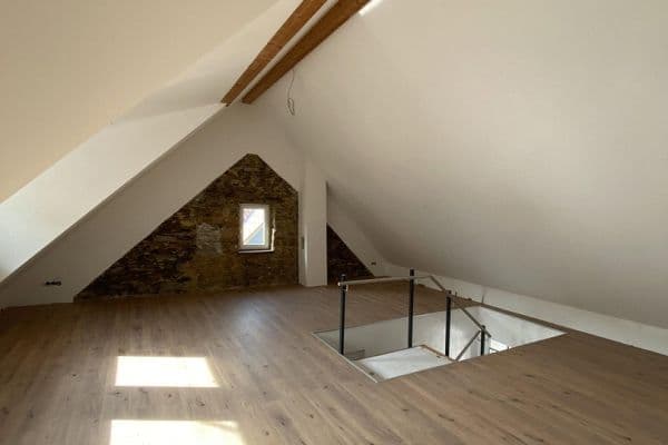 Prodej domu 130 m², pozemek 88 m², Schloßstraße 5, Stromberg Prodej domu 130 m², pozemek 88 m², Schloßstraße 5, Stromberg