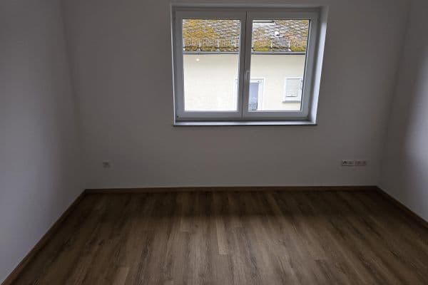 Pronájem bytu 3+1 95 m², Buchenstraße 14, Emmelshausen Pronájem bytu 3+1 95 m², Buchenstraße 14, Emmelshausen