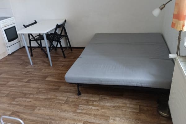 Pronájem bytu 1+kk 20 m², Damilská, Tetín Pronájem bytu 1+kk 20 m², Damilská, Tetín