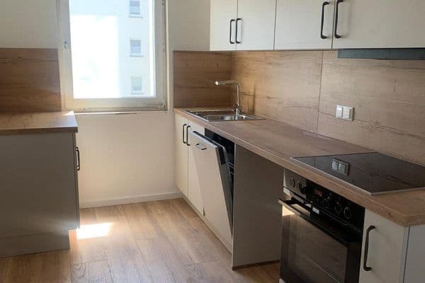 Pronájem bytu 3+1 81 m², Schillerstraße 51, Bodenheim Pronájem bytu 3+1 81 m², Schillerstraße 51, Bodenheim