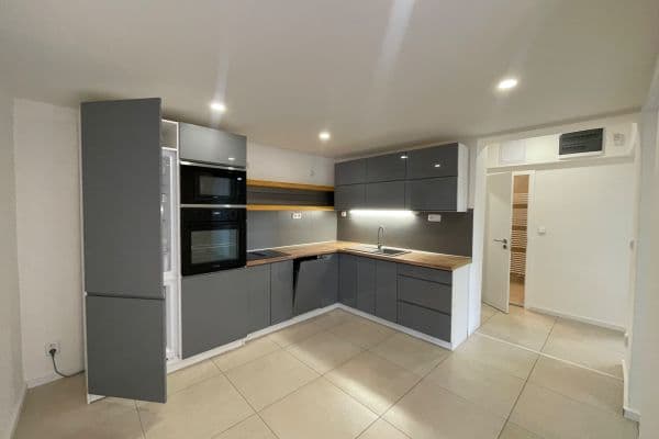 Pronájem bytu 4+1 90 m², Starochodovská, Praha Pronájem bytu 4+1 90 m², Starochodovská, Praha