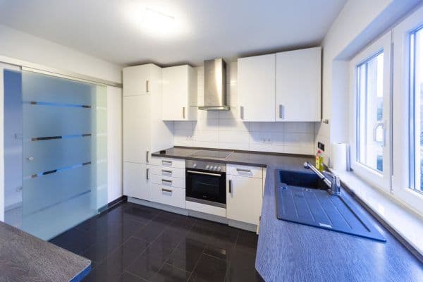 Pronájem bytu 3+1 74 m², Quellenstraße 23, Reutlingen Pronájem bytu 3+1 74 m², Quellenstraße 23, Reutlingen