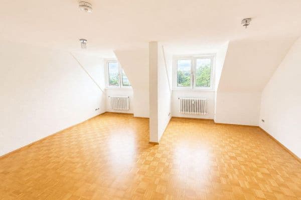 Pronájem bytu 2+1 78 m², Moltkestr. 1-5, Cáchy, Severní Porýní-Vestfálsko Pronájem bytu 2+1 78 m², Moltkestr. 1-5, Cáchy, Severní Porýní-Vestfálsko