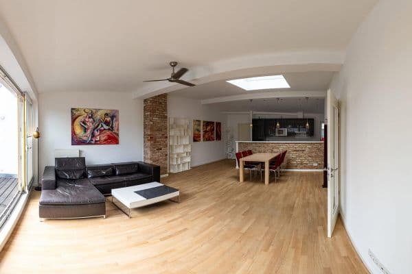 Prodej bytu 3+1 107 m², Berlin, Berlín Prodej bytu 3+1 107 m², Berlin, Berlín