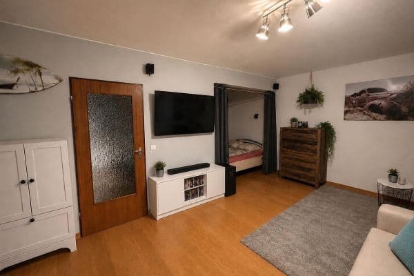 Pronájem bytu 1+1 50 m², Nelkenstraße 10, Bornheim-Waldorf Pronájem bytu 1+1 50 m², Nelkenstraße 10, Bornheim-Waldorf