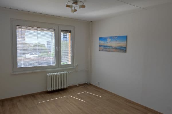 Pronájem bytu 1+1 35 m², Pod Zámečkem, Hradec Králové Pronájem bytu 1+1 35 m², Pod Zámečkem, Hradec Králové