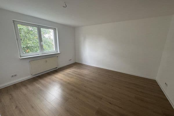 Pronájem bytu 2+1 50 m², Straße des Aufbaus 4, Thräna Pronájem bytu 2+1 50 m², Straße des Aufbaus 4, Thräna