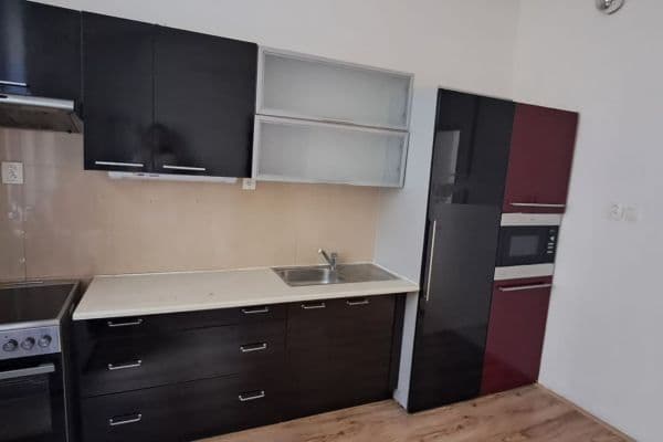 Pronájem bytu 2+1 50 m², Seifertova, Praha Pronájem bytu 2+1 50 m², Seifertova, Praha